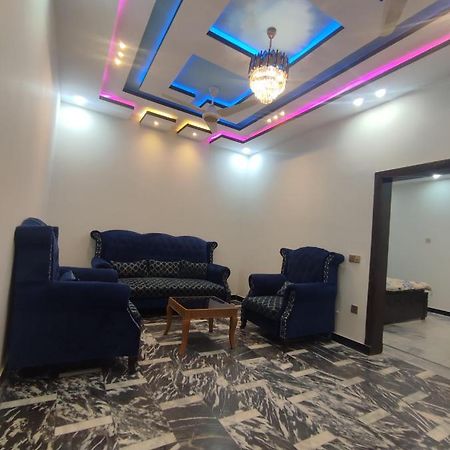 Lavish Residency Guest House Fasial Town 라왈핀디 외부 사진