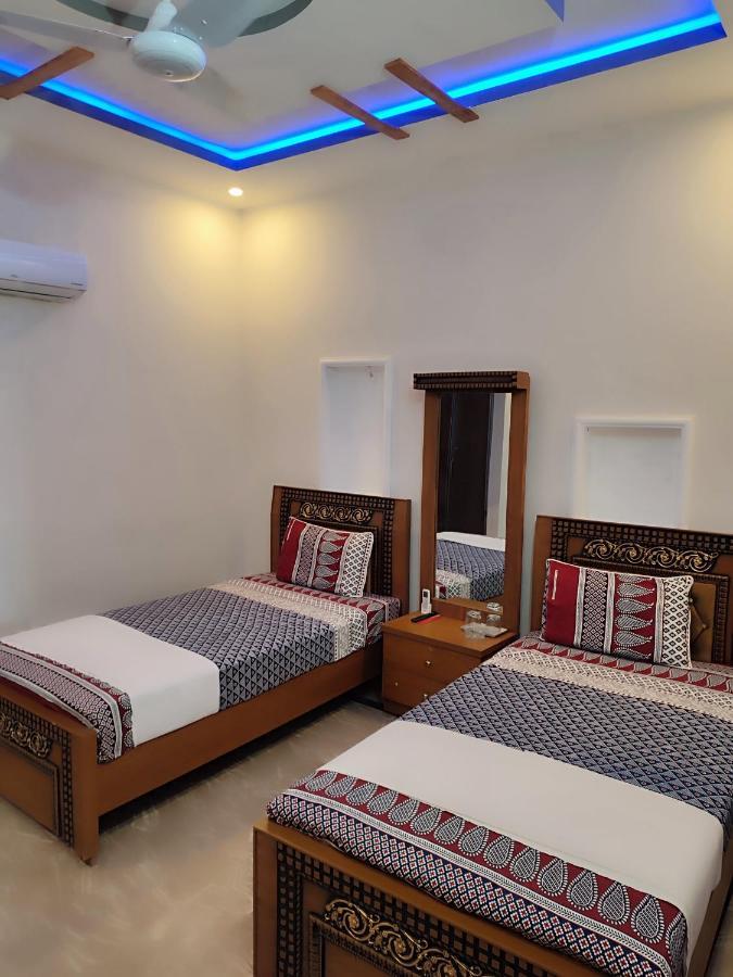 Lavish Residency Guest House Fasial Town 라왈핀디 외부 사진