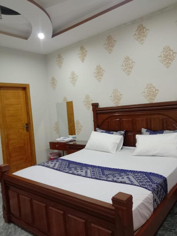 Lavish Residency Guest House Fasial Town 라왈핀디 외부 사진