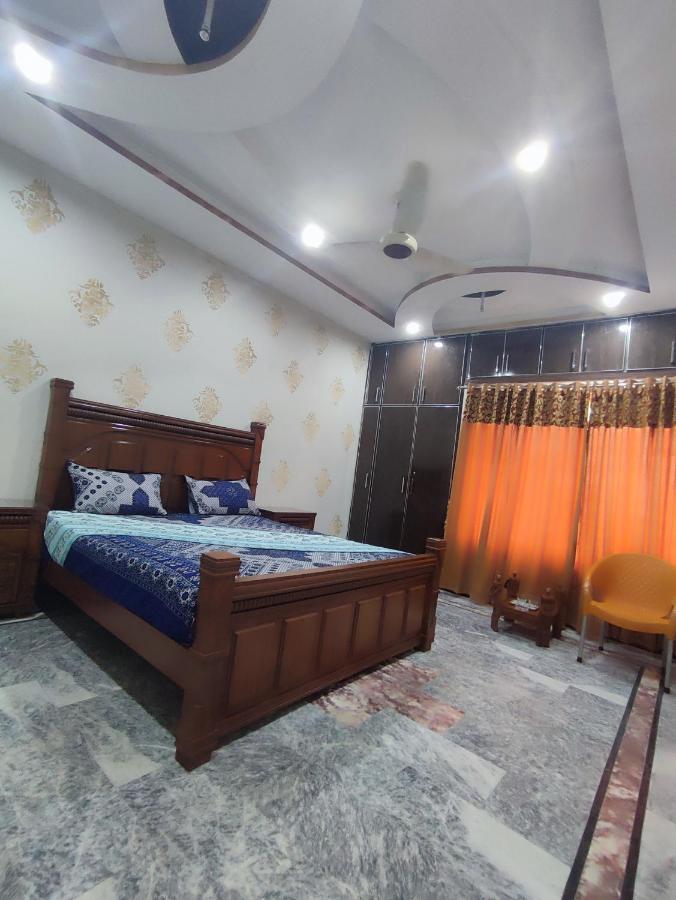 Lavish Residency Guest House Fasial Town 라왈핀디 외부 사진
