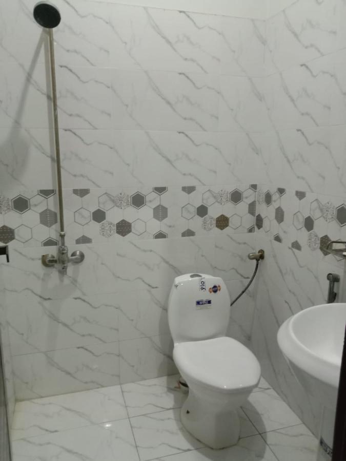 Lavish Residency Guest House Fasial Town 라왈핀디 외부 사진