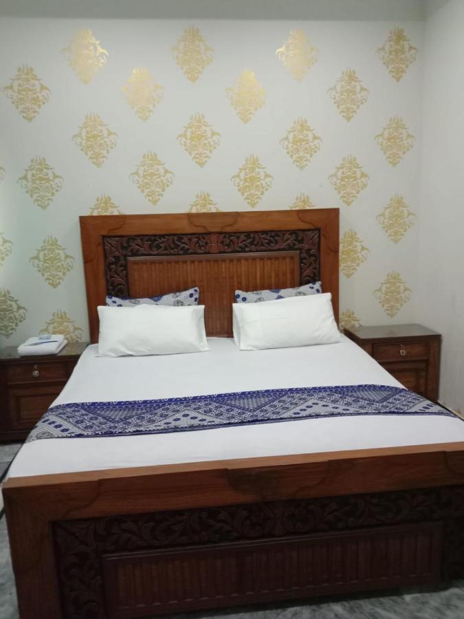 Lavish Residency Guest House Fasial Town 라왈핀디 외부 사진