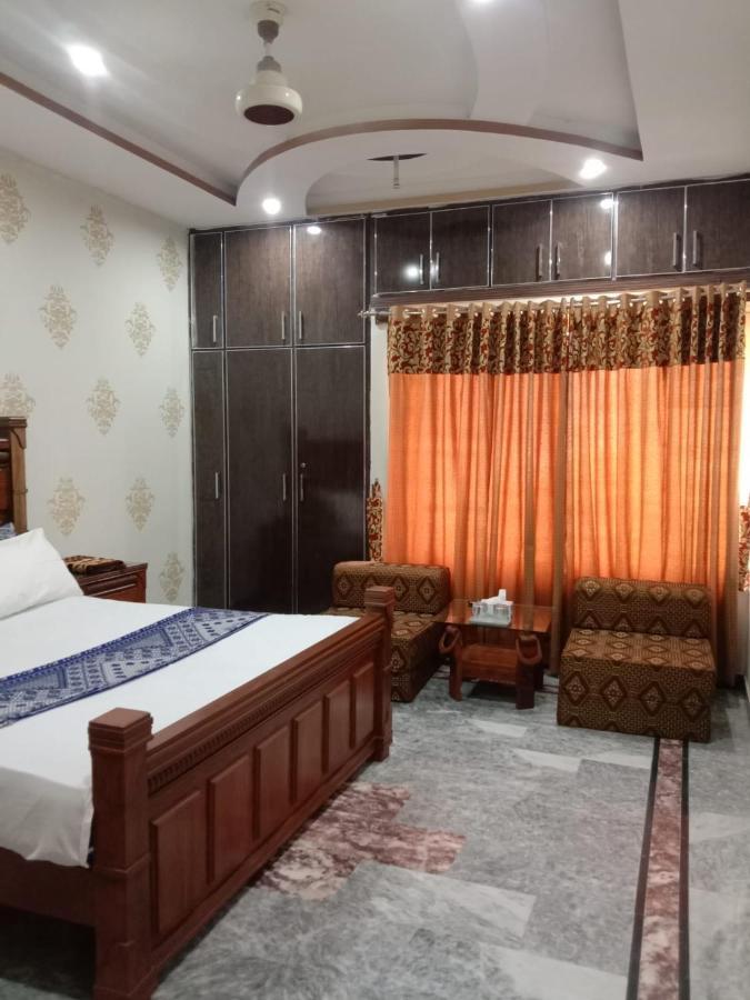 Lavish Residency Guest House Fasial Town 라왈핀디 외부 사진