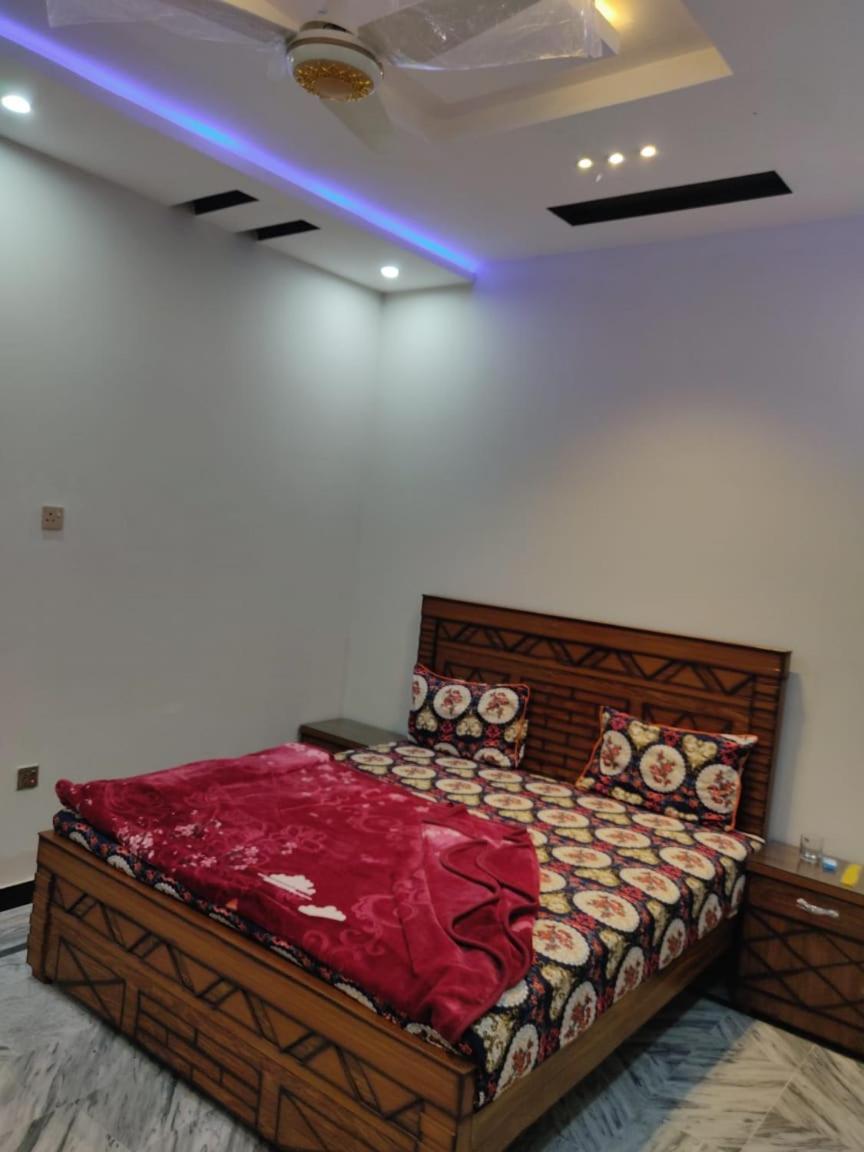 Lavish Residency Guest House Fasial Town 라왈핀디 외부 사진